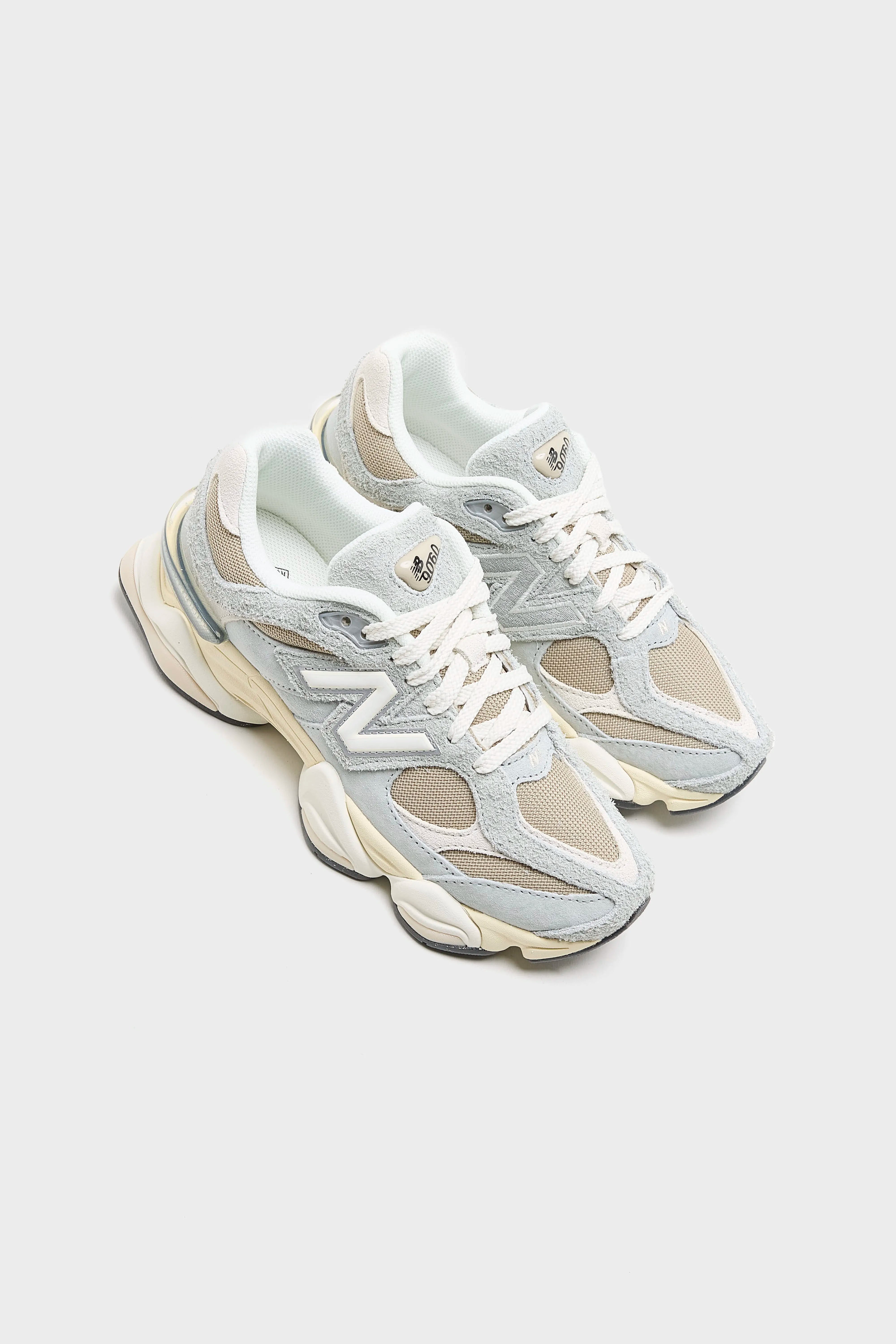 9060 for Women  (261 / W / SALT)