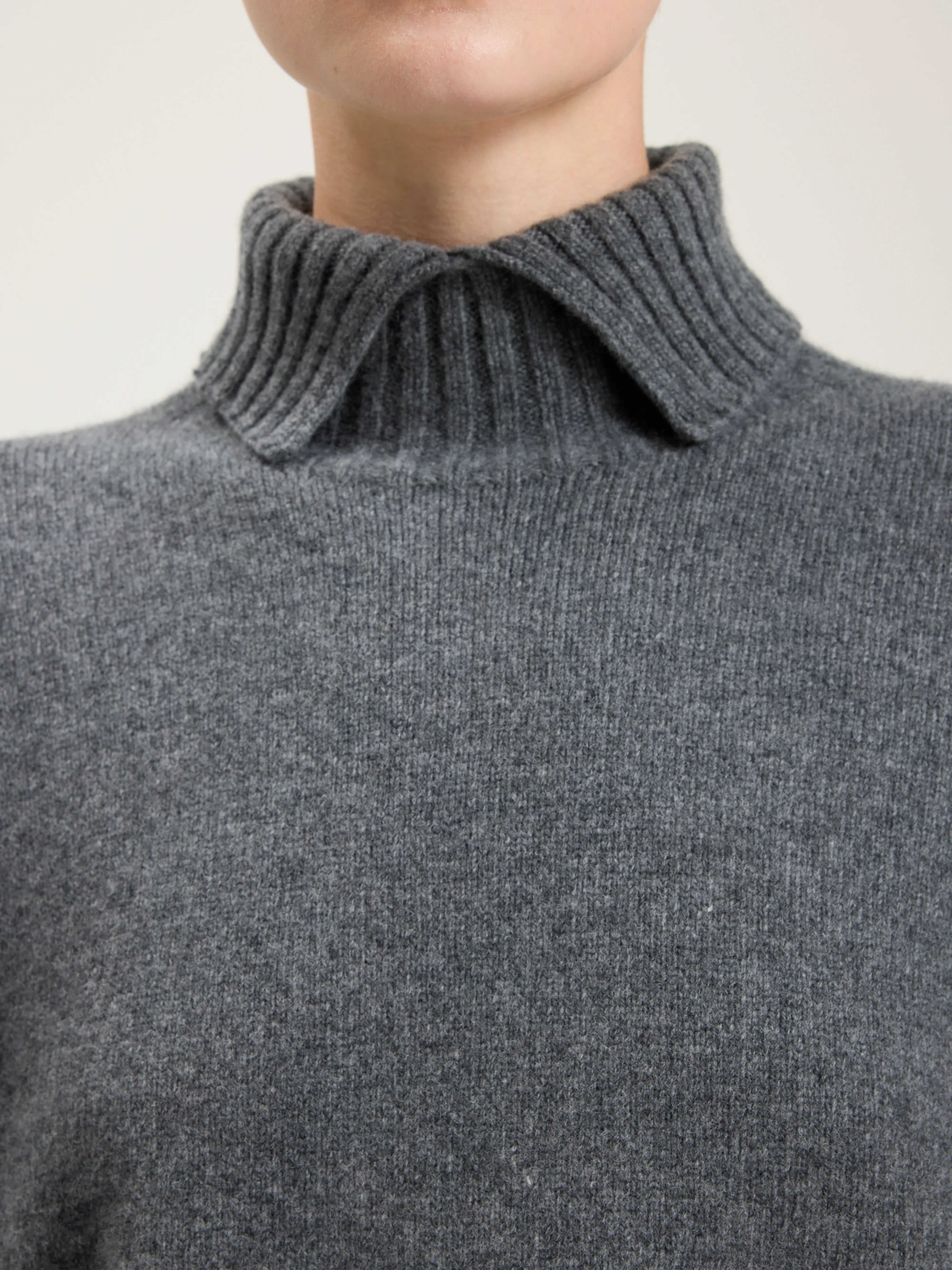 Lulu High Neck Sweater (242 / W / GREY)