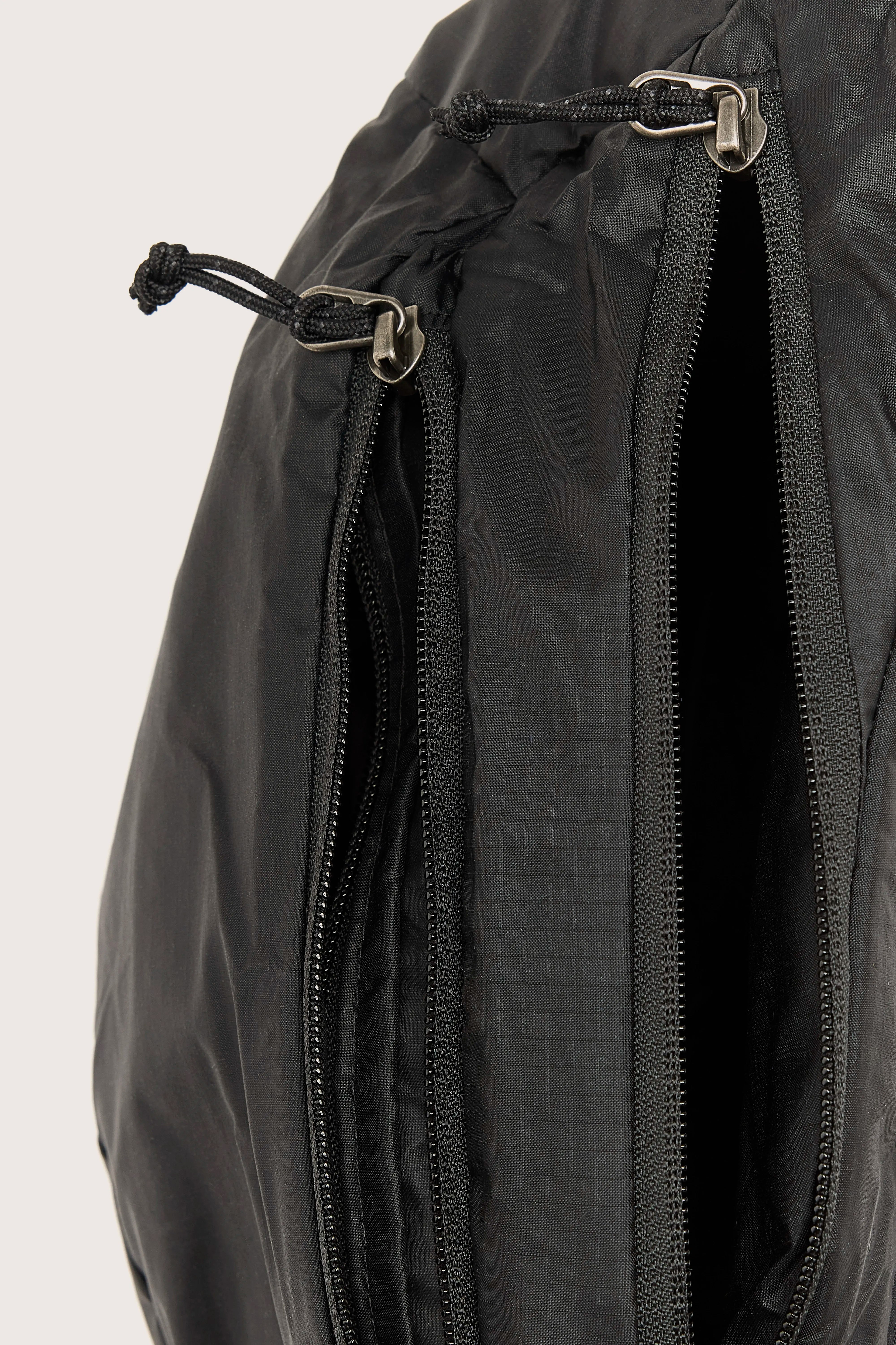 Ultralight Black Hole Sling Backpack (242 / M / BLACK)