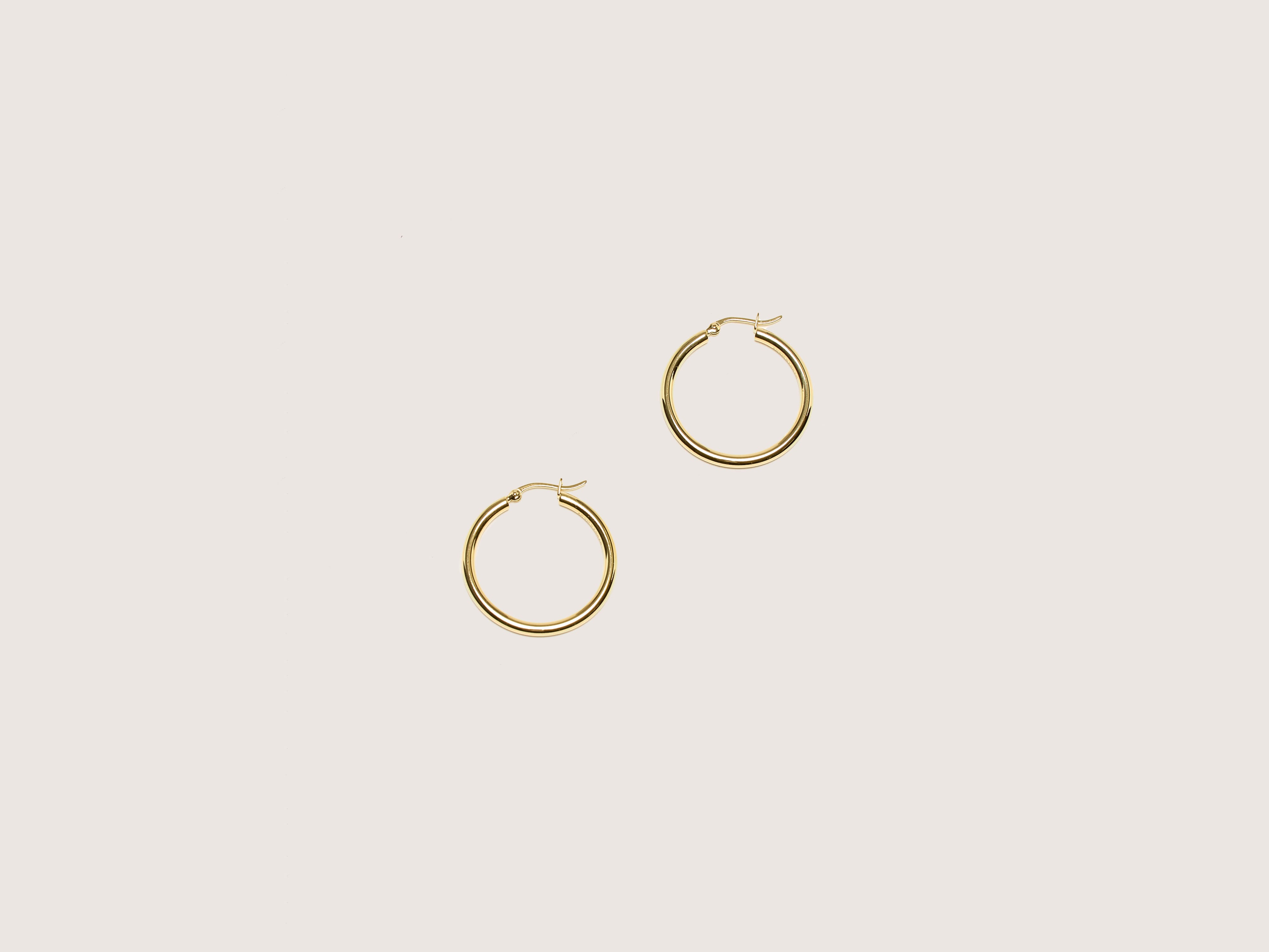 Oda Large Gold Hoop Earrings (242 / W / GOLD)