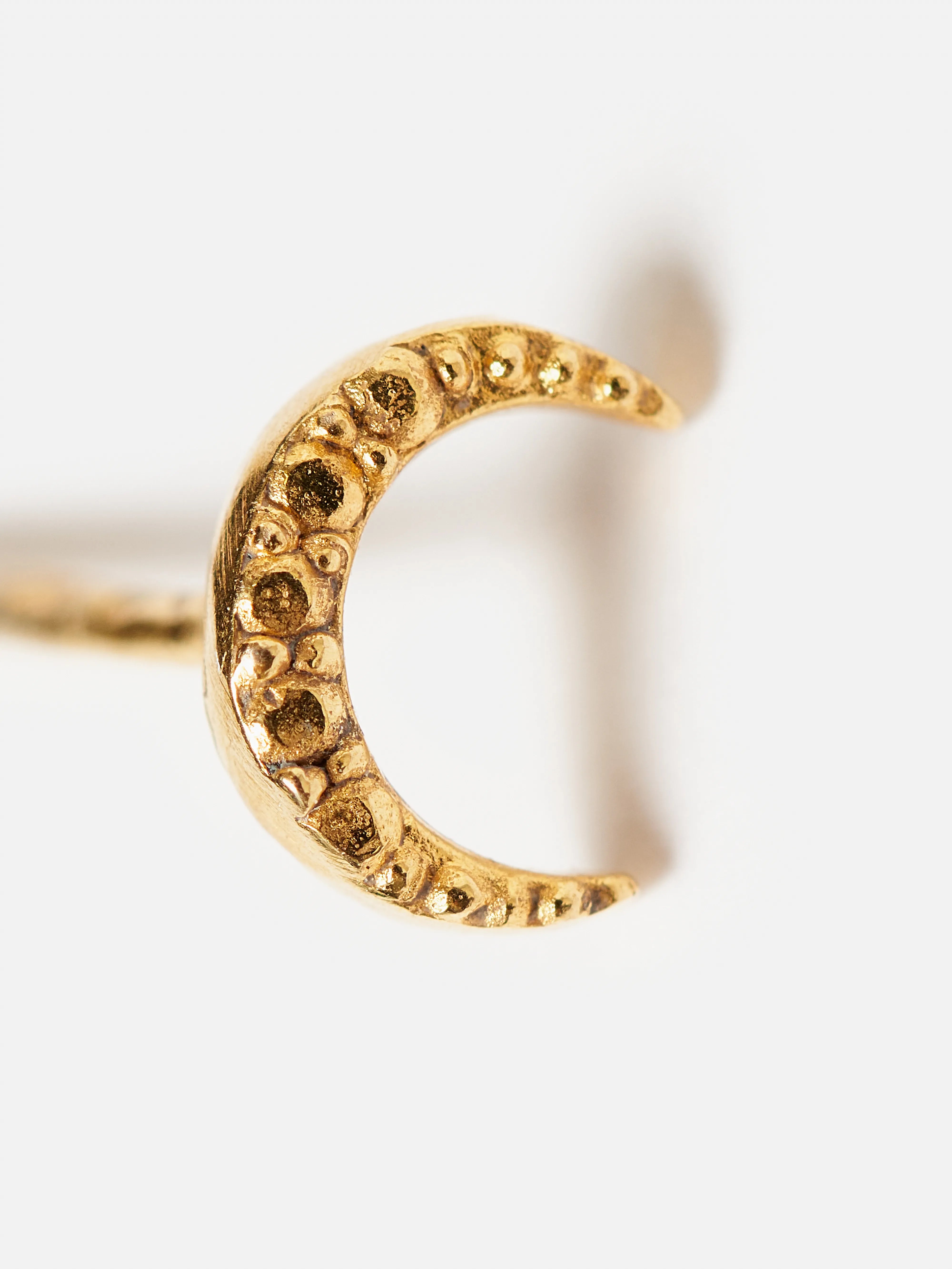 Stud Moon Earring (242 / W / GOLD)