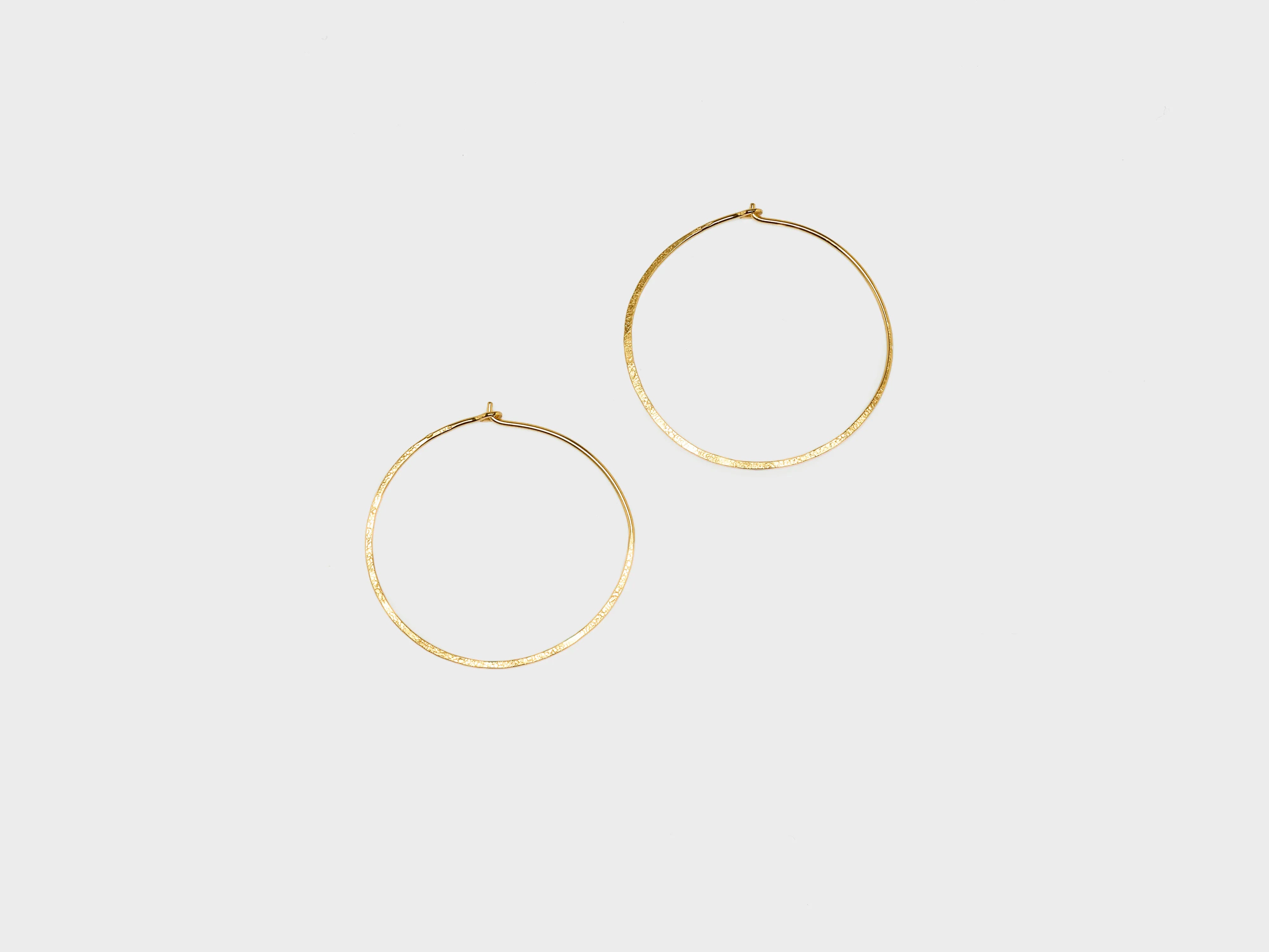 Large Hoop Earrings  (252 / W / GOLD)