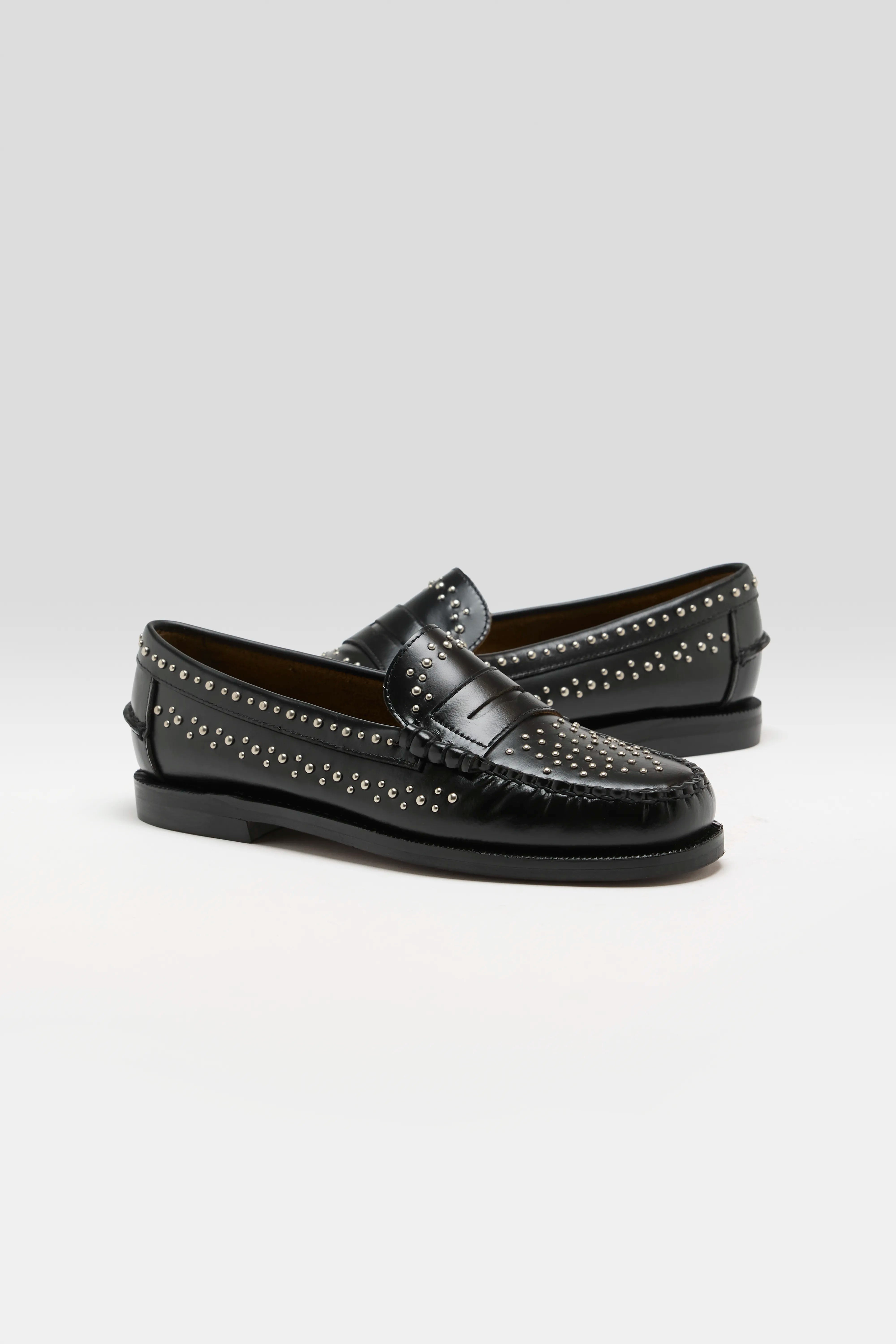 Dan Studs Moc Loafers (262 / W / BLACK)