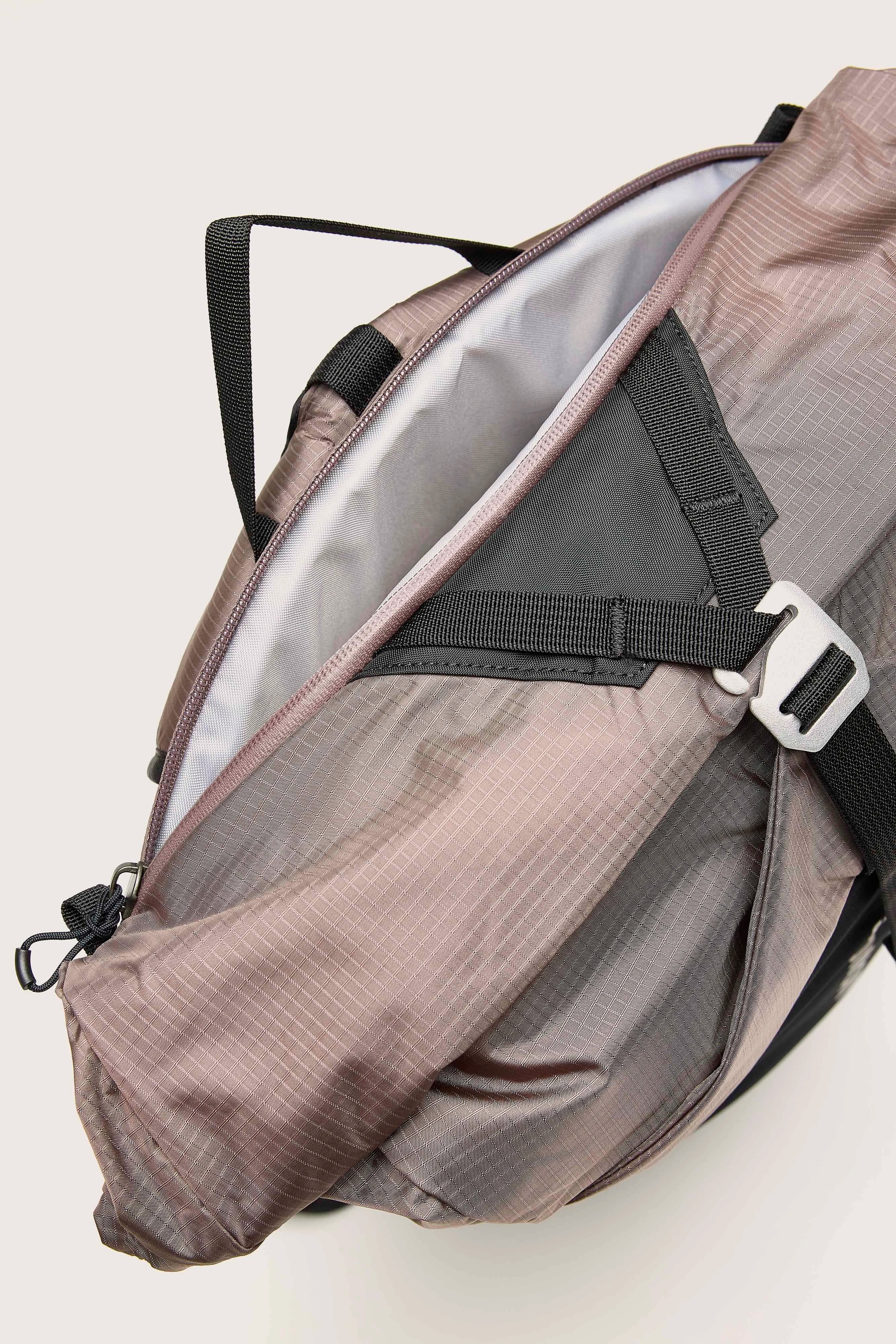 ACS 20 Backpack (242 / M / IRON)