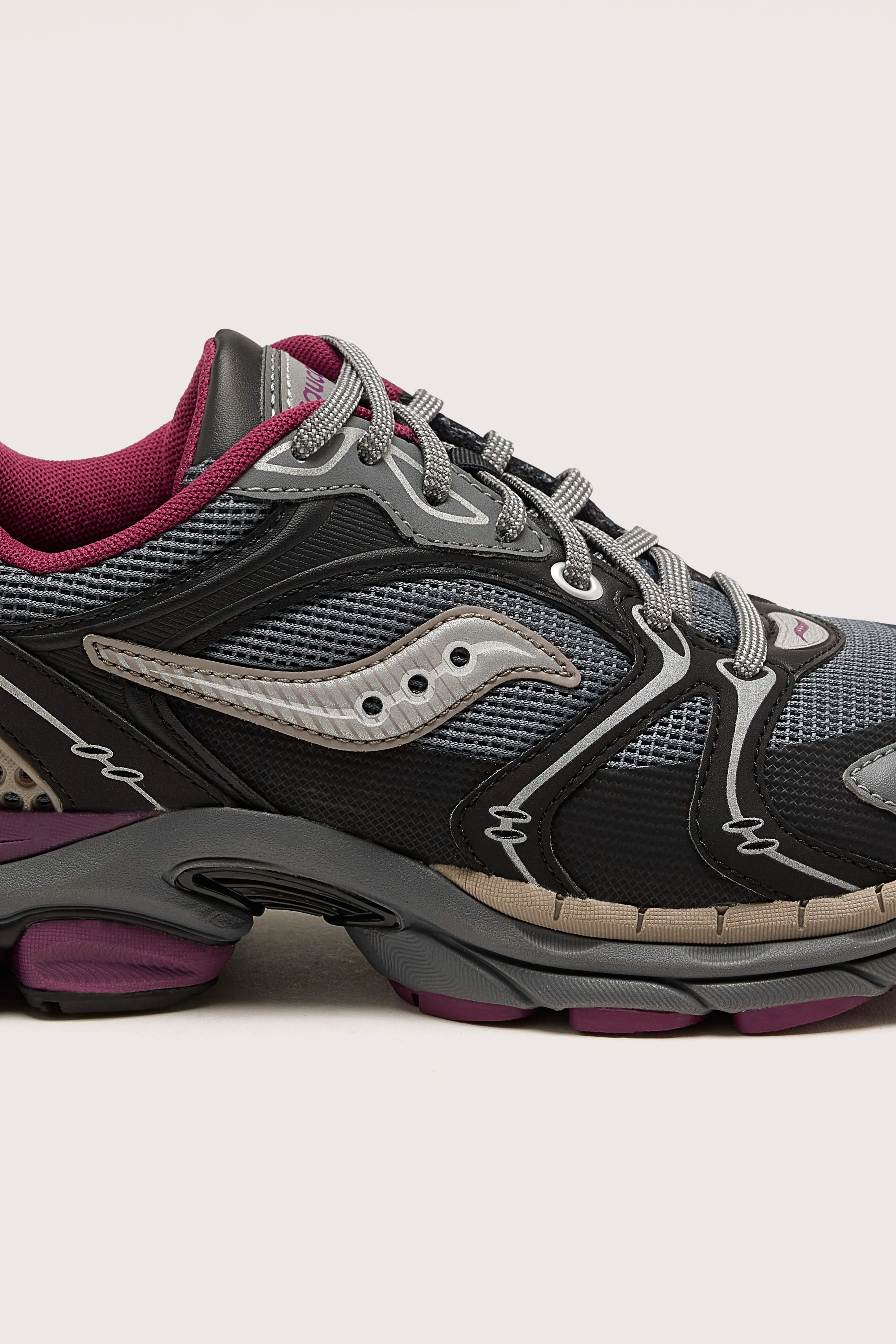 Saucony ProGrid Triumph 4 Winter Tech Sneakers For Women Bellerose