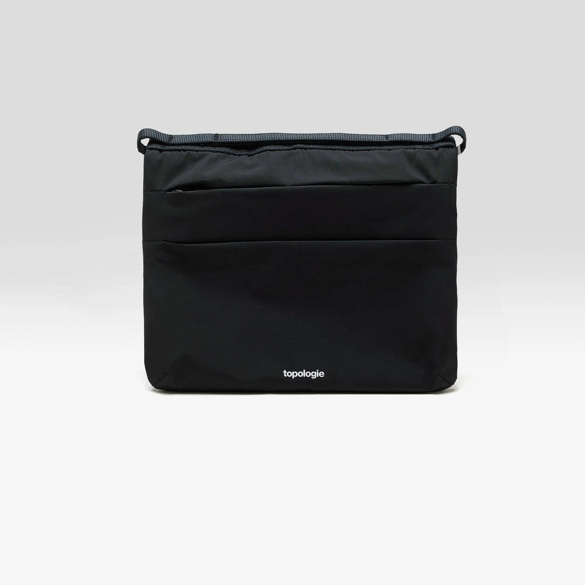 Topologie | Dry Black Flat Sacoche Large | Bellerose