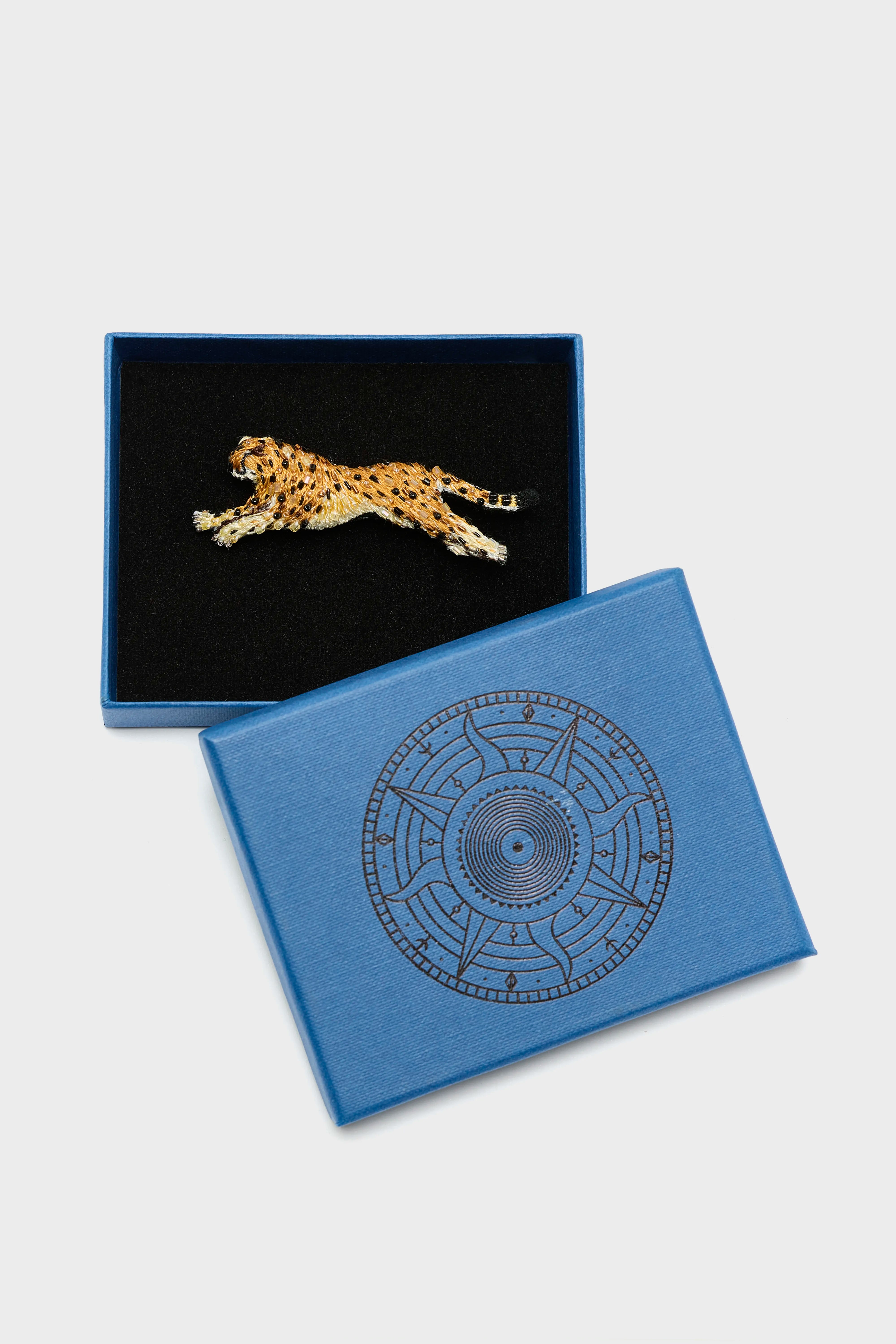 Sprinting Cheetah Brooch  (251 / W / ORANGE)