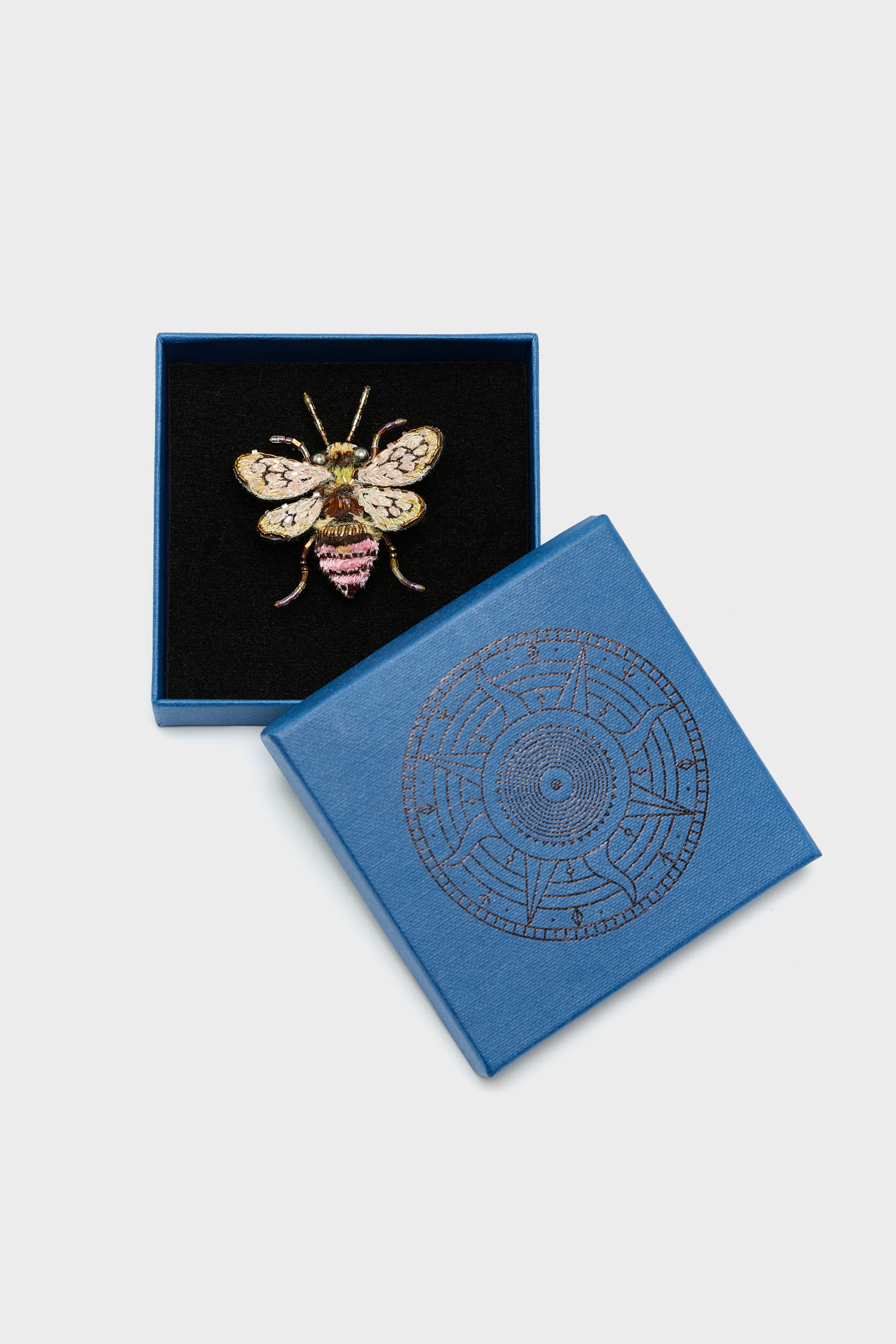 Bombus Bee Broch  (251 / W / BEIGE)