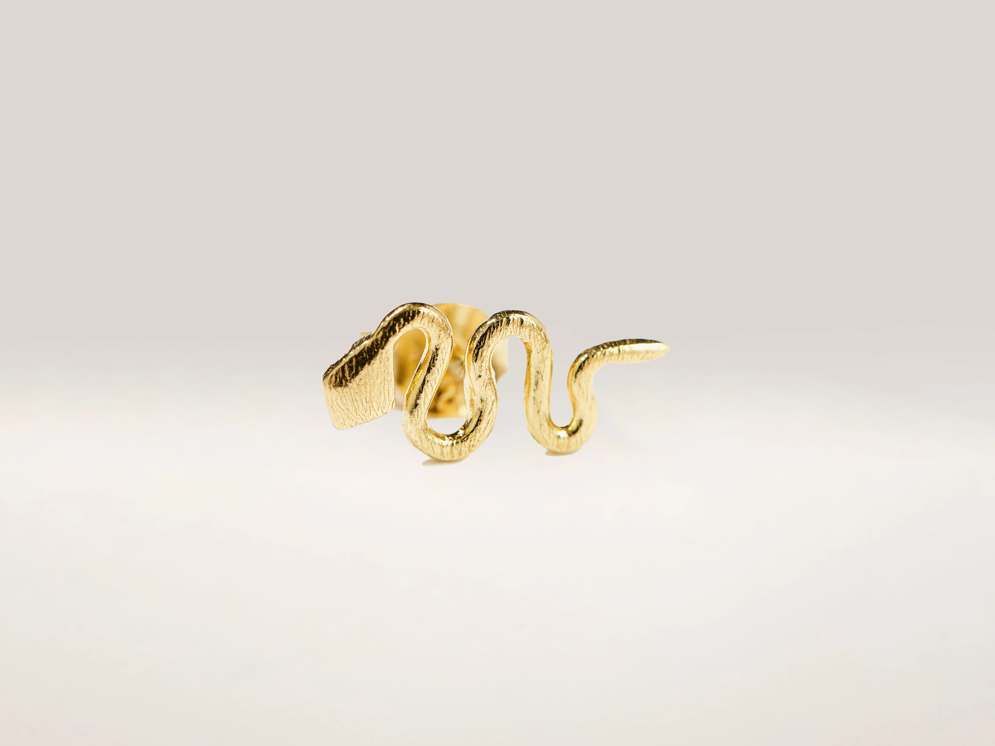 Serpent Stud Oorbellen (242 / W / GOLD)